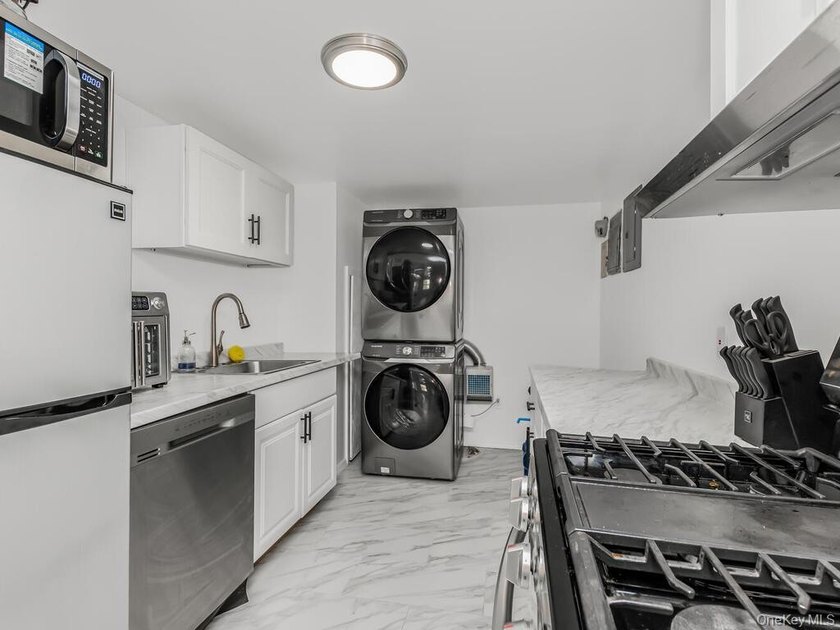 Welcome to 264 Emerson Avenue, Bronx, NY 10465! This is a - photo 10