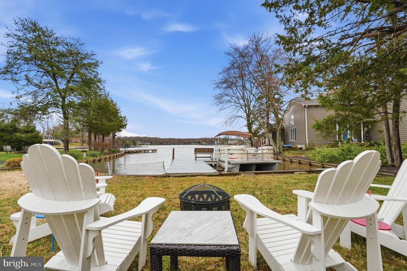 Welcome to 1353 Lakeview Parkway, where exceptional waterfront - photo 2