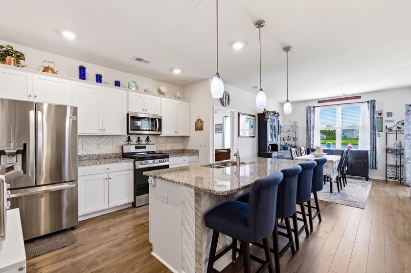 Come live your dream life at the beach! This move-in-ready home - photo 8