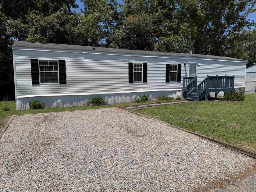 Two-bedroom, two-bathroom Fleetwood mobile home in Foxfire - photo 2