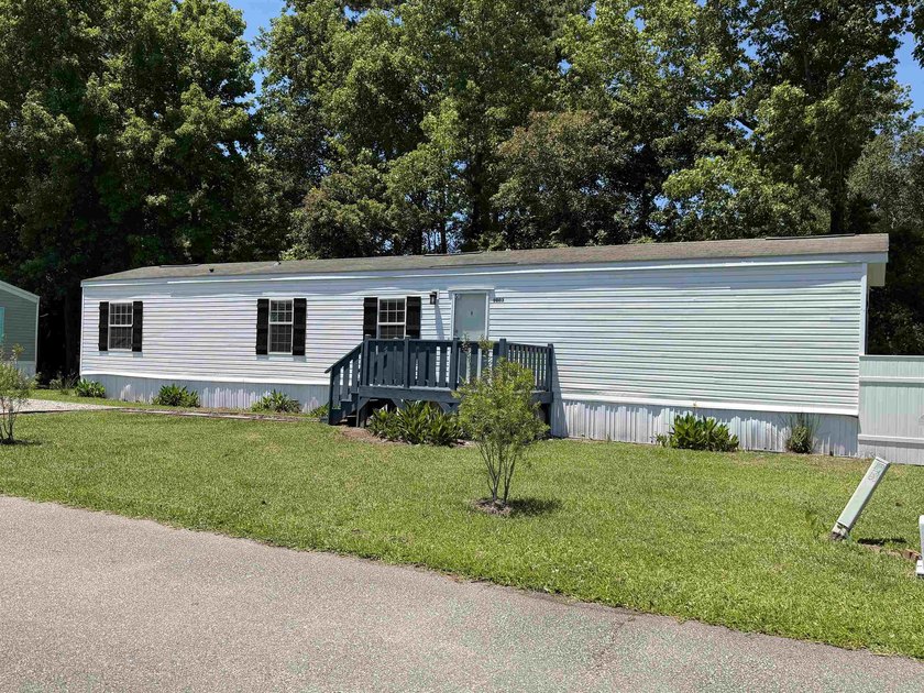 Two-bedroom, two-bathroom Fleetwood mobile home in Foxfire - photo 3