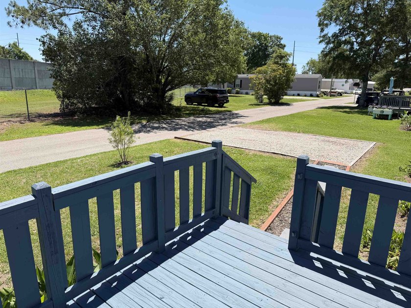 Two-bedroom, two-bathroom Fleetwood mobile home in Foxfire - photo 4