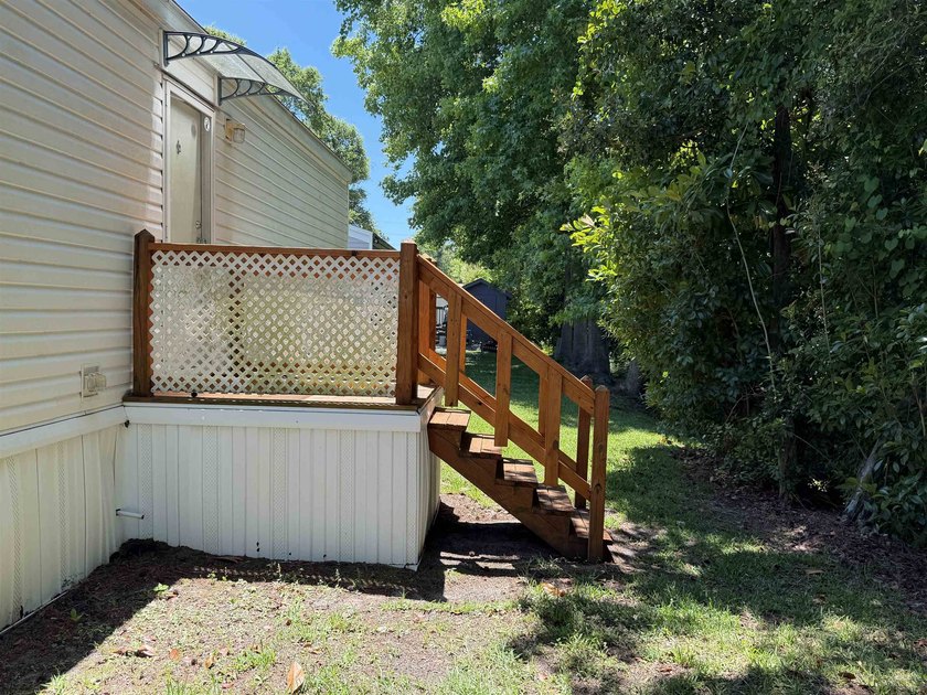 Two-bedroom, two-bathroom Fleetwood mobile home in Foxfire - photo 6