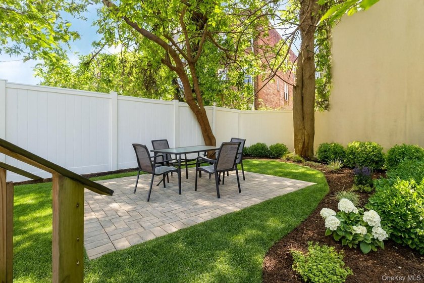 JUST LISTED! SPACIOUS 4 BEDROOM, 2 BATHROOM HOME IN BROOKLYN NY - photo 20