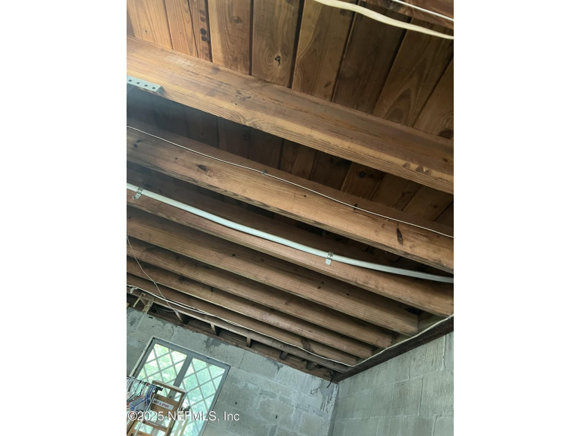 handyman special roof and ac in good shapee place your offers - photo 33