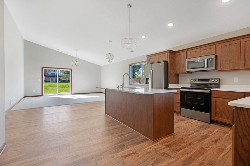 301 Gateway Parkway - photo 5