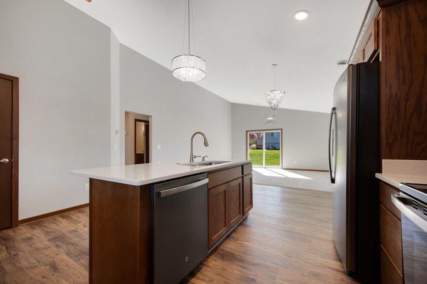 301 Gateway Parkway - photo 6