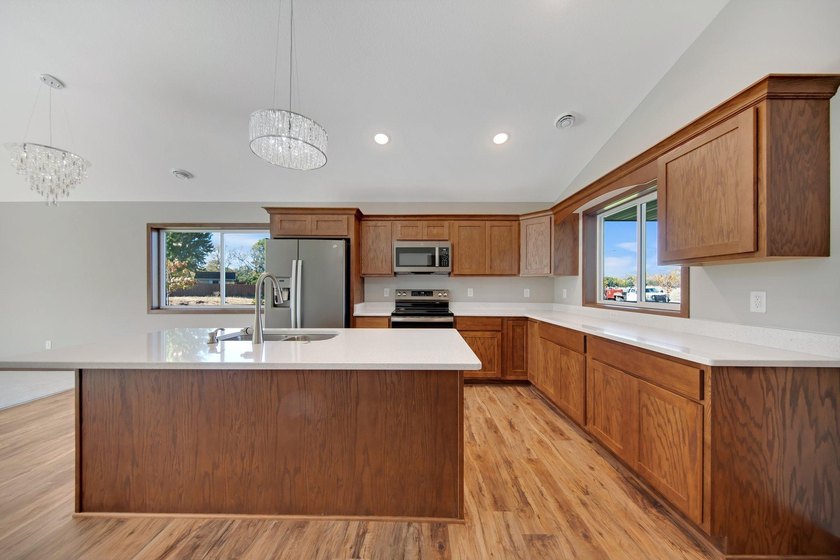 301 Gateway Parkway - photo 8