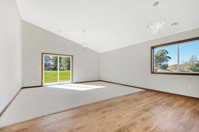 301 Gateway Parkway - photo 9