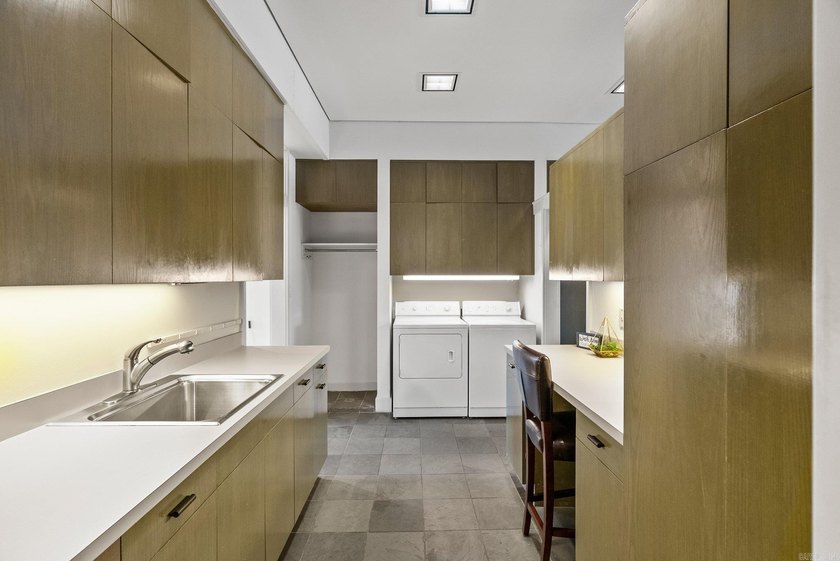 Amazing Riverbend condo custom designed by the renowned Noland - photo 20