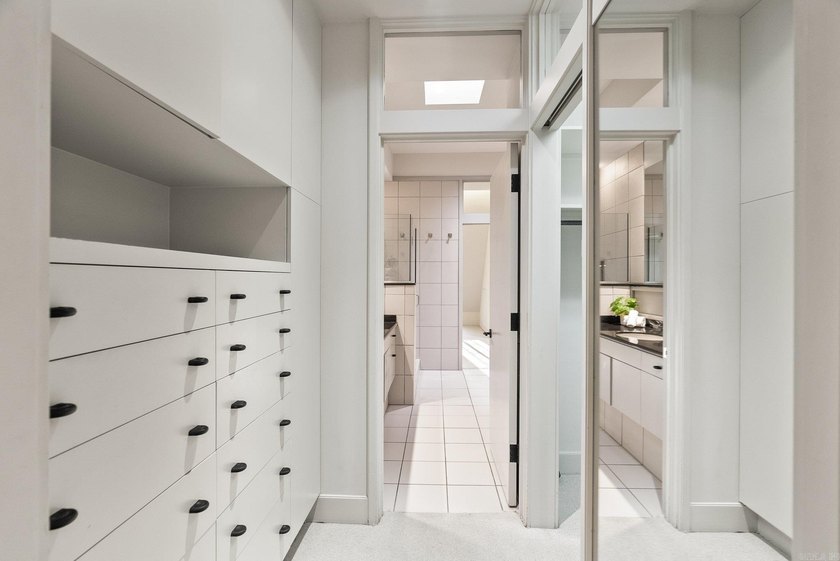 Amazing Riverbend condo custom designed by the renowned Noland - photo 39