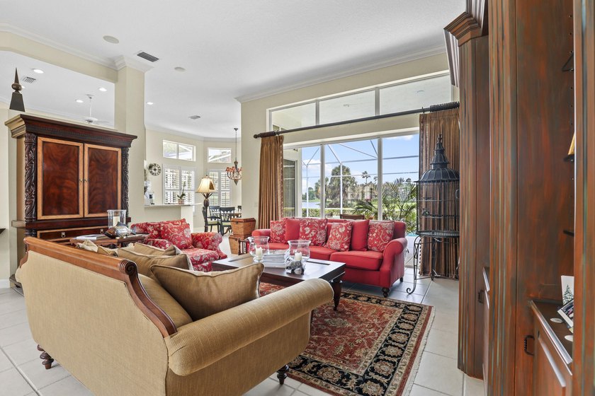 Golf Course Stunner! EXCEPTIONALLY Cared for 3BR/3BA 3 car - photo 4