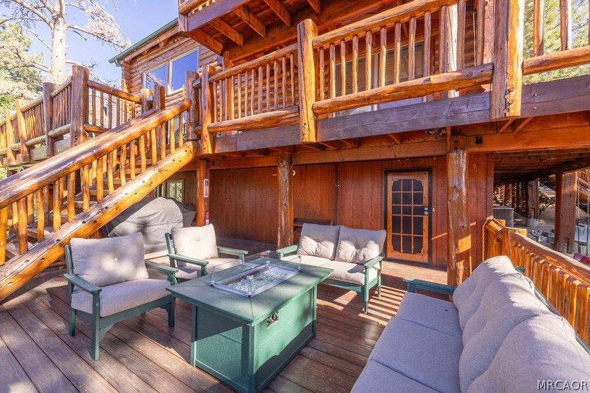 Nestled at the end of a quiet cul-de-sac in the highly desirable - photo 18