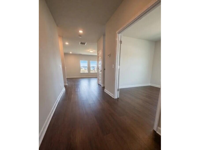 Welcome to 445 Navona Dr, where space, style, and everyday - photo 2