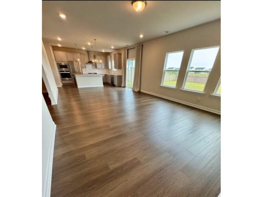 Welcome to 445 Navona Dr, where space, style, and everyday - photo 5