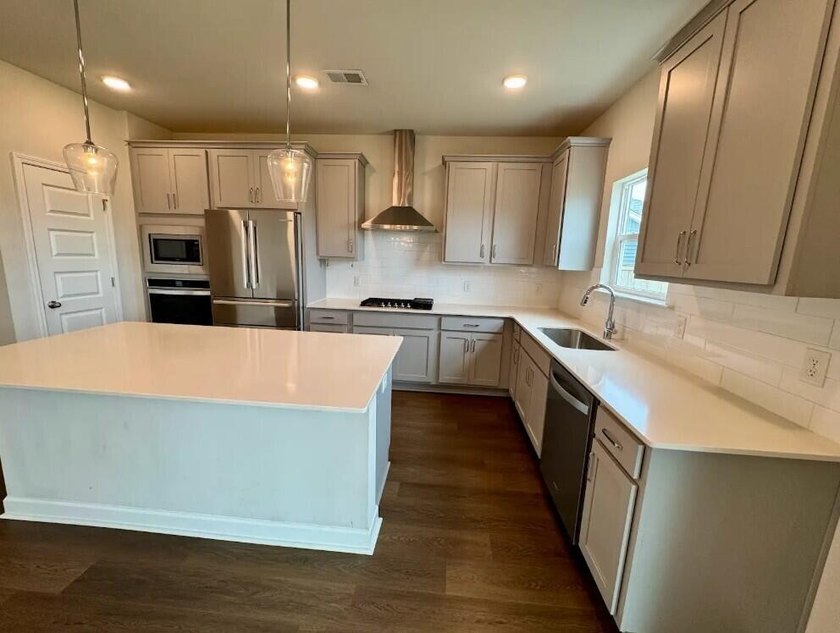 Welcome to 445 Navona Dr, where space, style, and everyday - photo 6