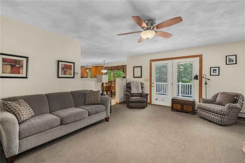 WELCOME TO RIVERFRONT ESTATES! LOCATED A SHORT DISTANCE FROM - photo 5