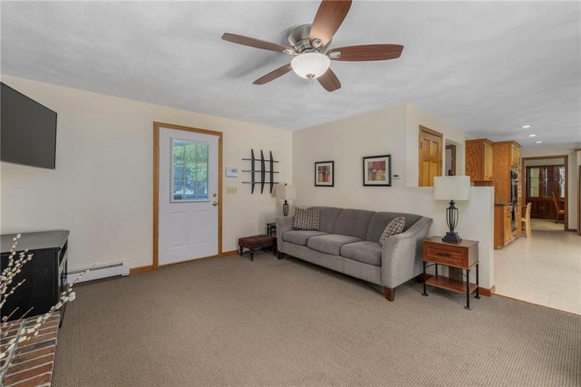 WELCOME TO RIVERFRONT ESTATES! LOCATED A SHORT DISTANCE FROM - photo 6