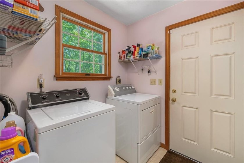 WELCOME TO RIVERFRONT ESTATES! LOCATED A SHORT DISTANCE FROM - photo 8