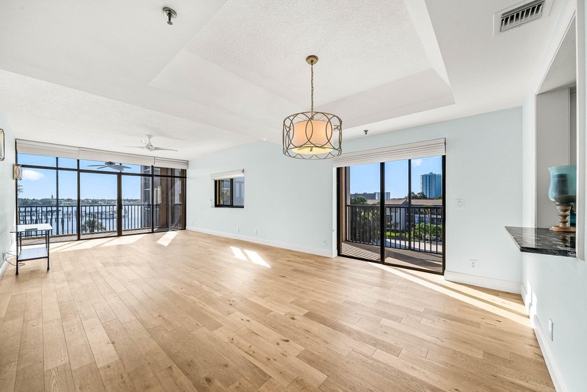 Waterfront condo for sale in the sought-after 12 Oaks community - photo 3