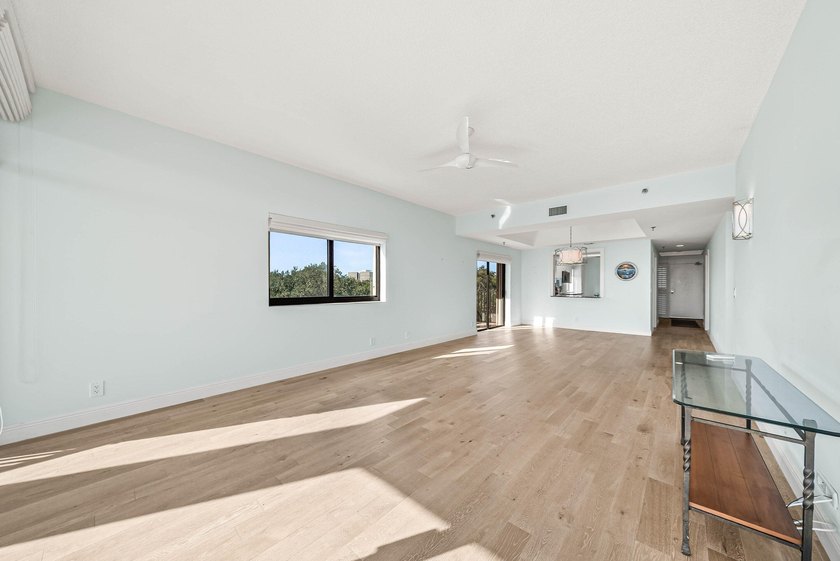 Waterfront condo for sale in the sought-after 12 Oaks community - photo 8