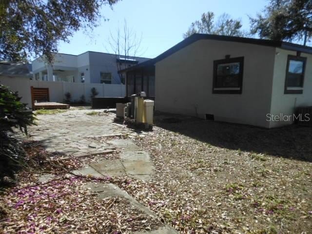 Charming Renovated Bungalow in North Tampa - Move-In Ready - photo 11