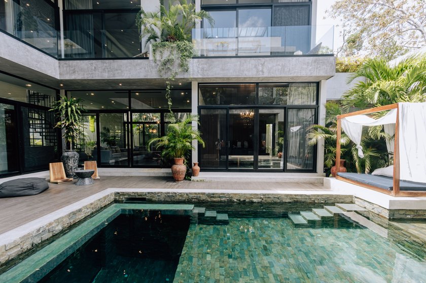 Set within a private, gated and fully secured enclave just eight - photo 6