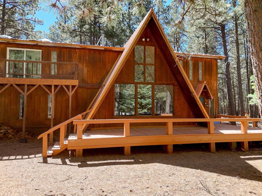 Welcome to 50 Knollwood Way, a quintessential A-frame chalet - photo 4