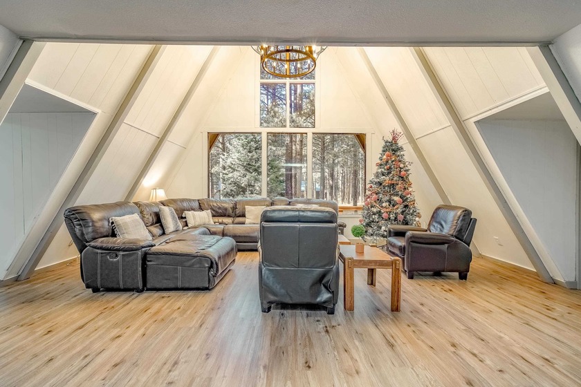 Welcome to 50 Knollwood Way, a quintessential A-frame chalet - photo 10
