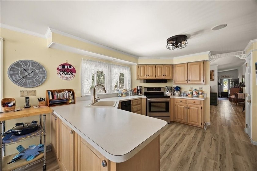 Welcome home to this well maintained, 2 bedroom 2 bath one level - photo 13