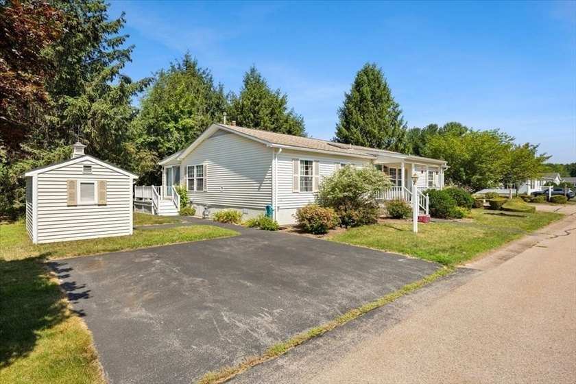Welcome home to this well maintained, 2 bedroom 2 bath one level - photo 35
