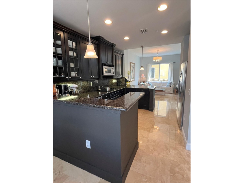 This rarely available large corner townhouse has 3 bedroom 3.5 - photo 8