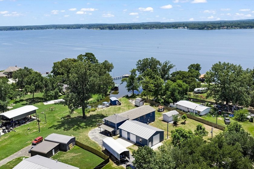 FULLY REMODELED LAKE MURVAUL RETREAT - 7BR BOATHOUSE SHOP - photo 3