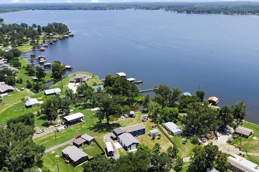 FULLY REMODELED LAKE MURVAUL RETREAT - 7BR BOATHOUSE SHOP - photo 4
