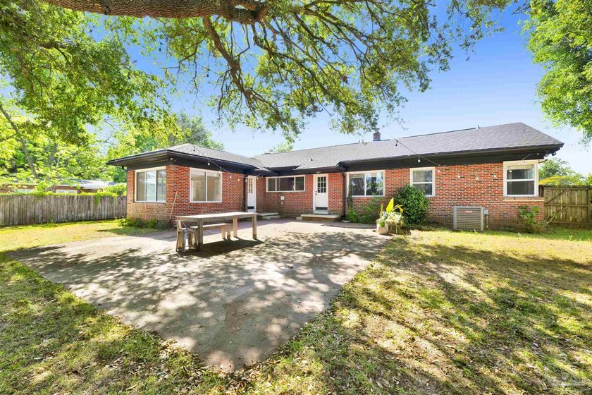 Welcome to this beautifully updated 3-bedroom, 2-bath brick - photo 22