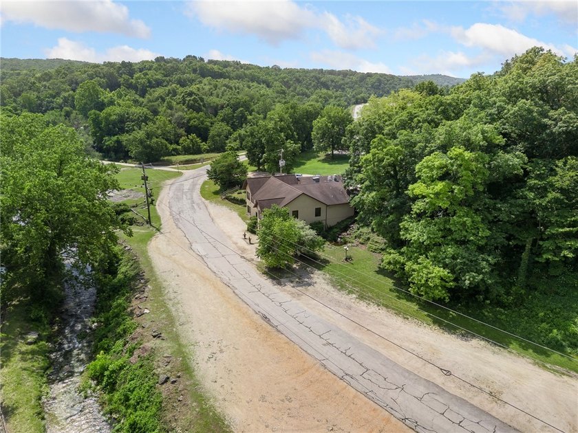 Located just north of Harrison, Arkansas, and only 30 minutes - photo 4