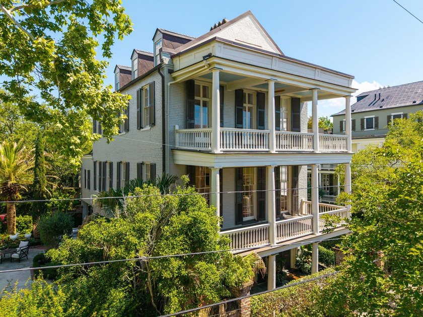Gracefully restored and rich in Charleston history, this - photo 2