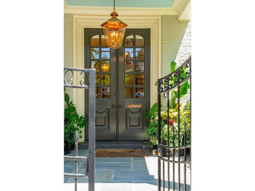 Gracefully restored and rich in Charleston history, this - photo 3