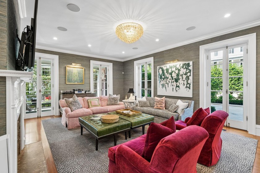 Gracefully restored and rich in Charleston history, this - photo 9