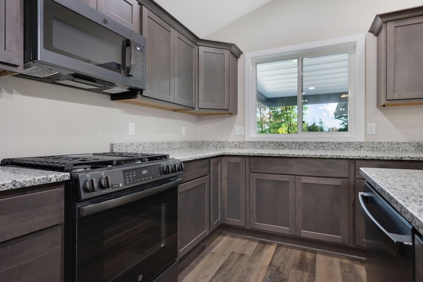 331 Gateway Parkway - photo 5
