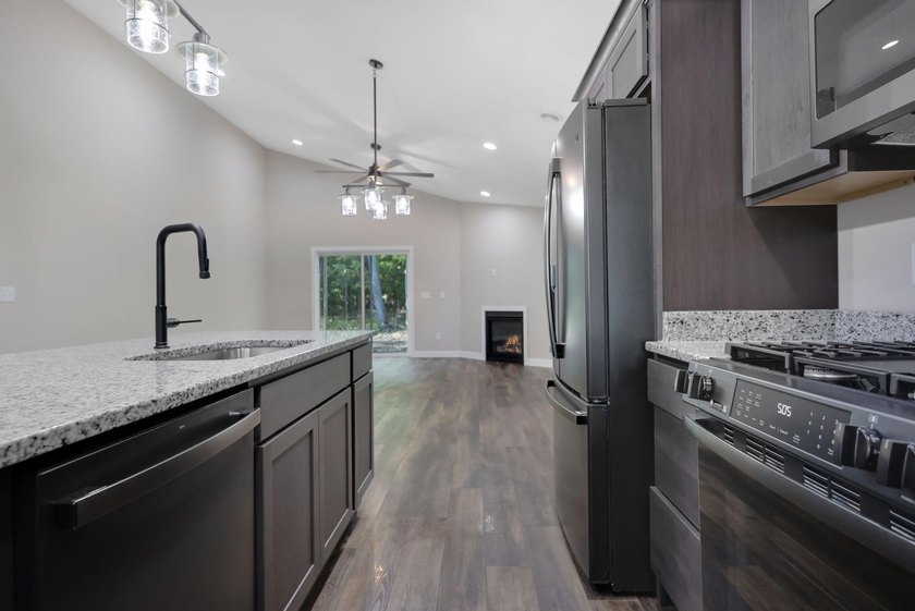 331 Gateway Parkway - photo 8