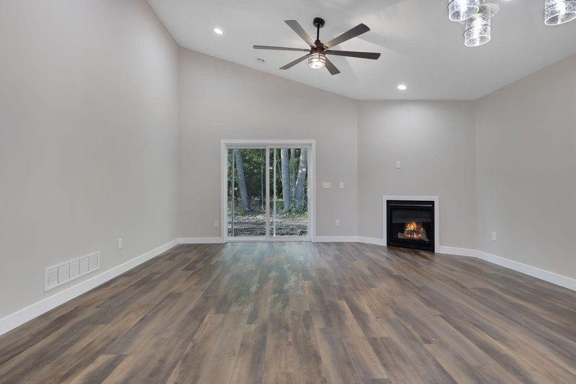 331 Gateway Parkway - photo 9