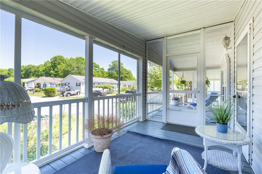 This single level 1400+ sq.ft. open living floorplan is light - photo 5