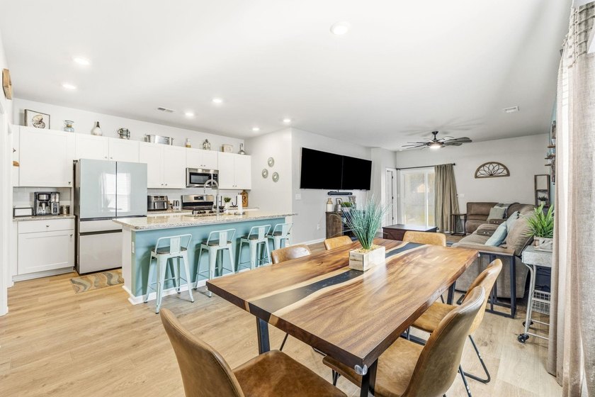 Welcome to Coopers Bluff, a close knit community with exciting - photo 8