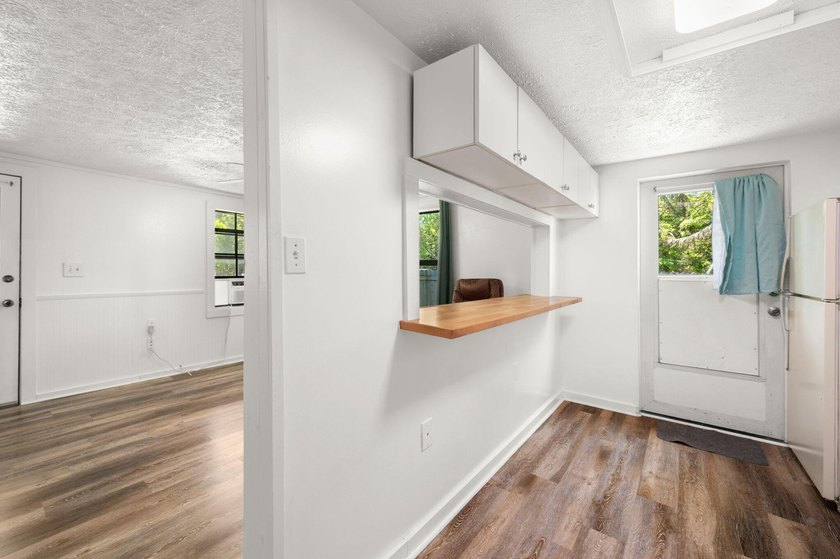 Welcome home to this updated 2-bedroom, 1-bathroom residence in - photo 5