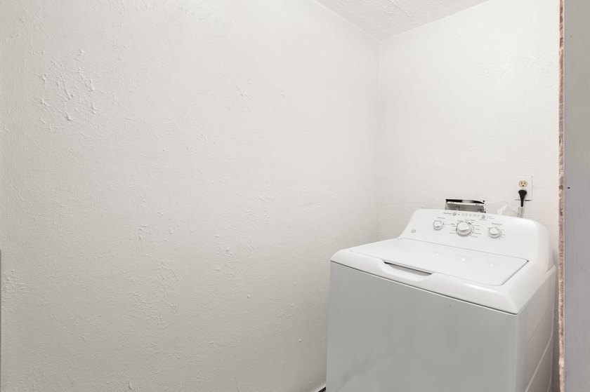Welcome home to this updated 2-bedroom, 1-bathroom residence in - photo 9