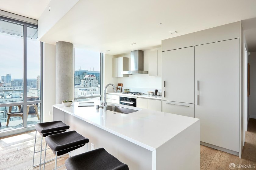 Situated on the 11th floor, this luminous two-bedroom, two-bath - photo 6