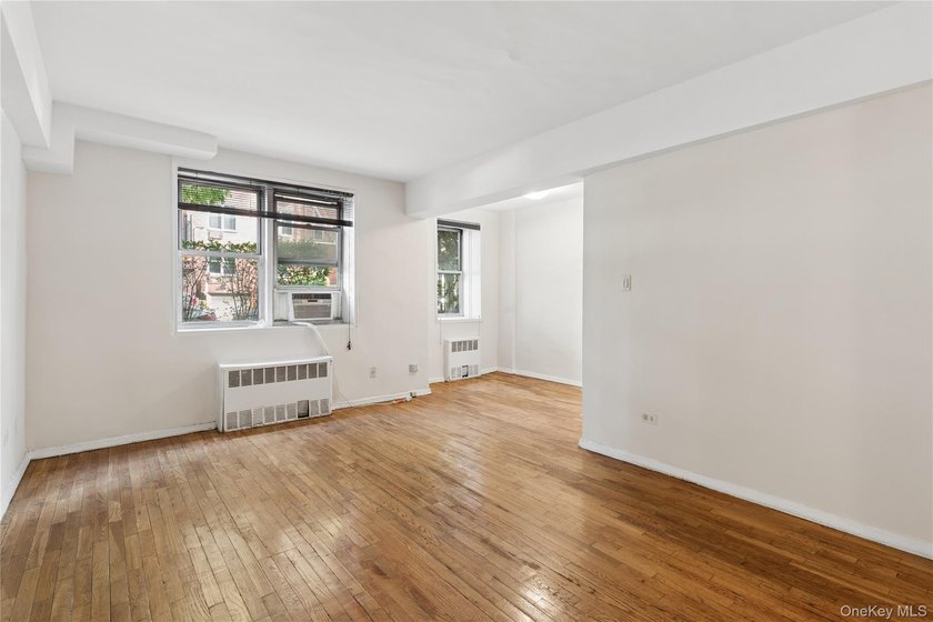 Charming L-Shaped Studio Co-Op with a separate sleeping alcove - photo 5