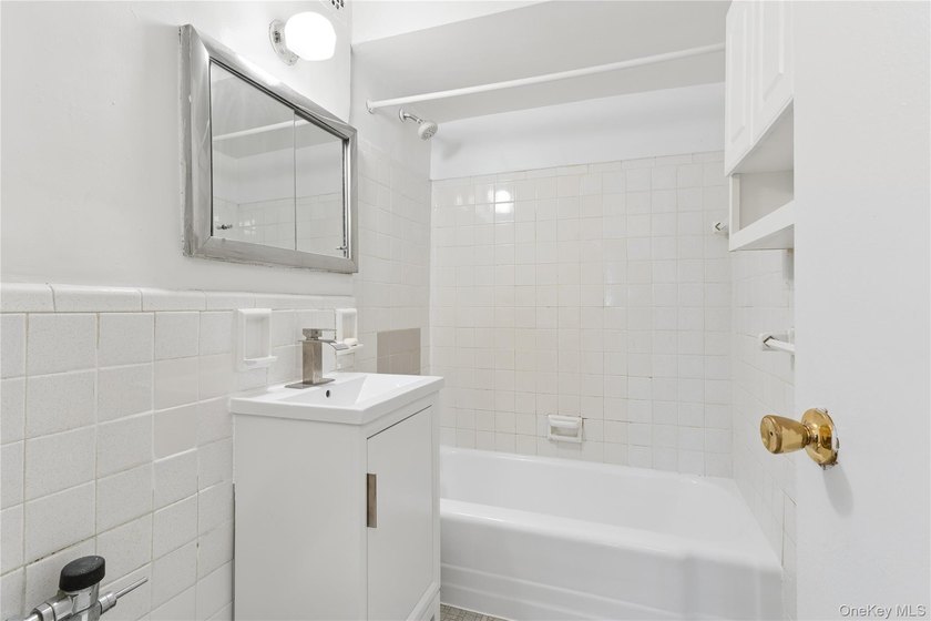 Charming L-Shaped Studio Co-Op with a separate sleeping alcove - photo 8
