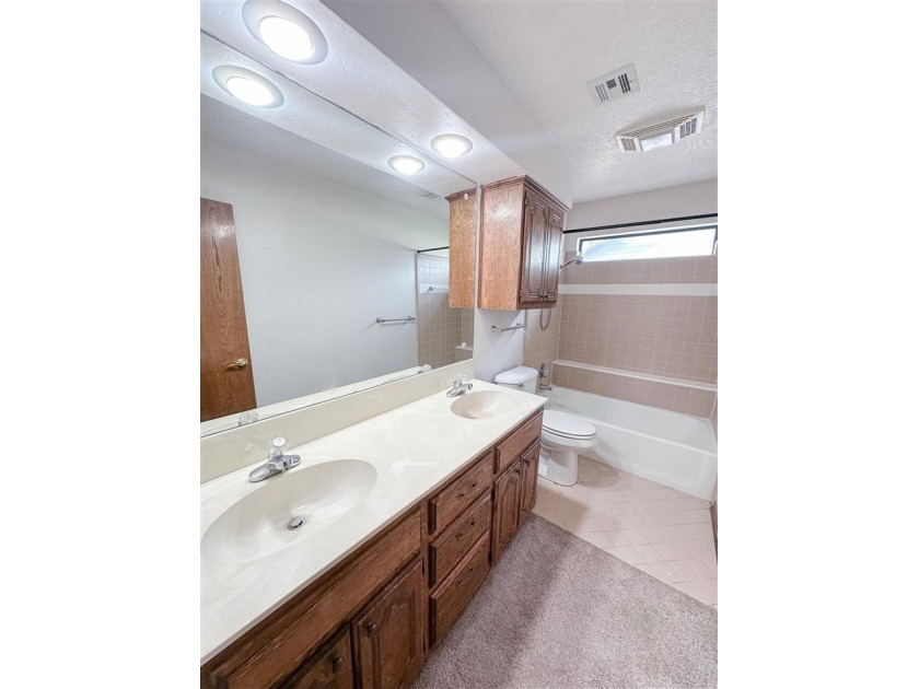 Charming home in Willow Creek Addition! This property features 3 - photo 13